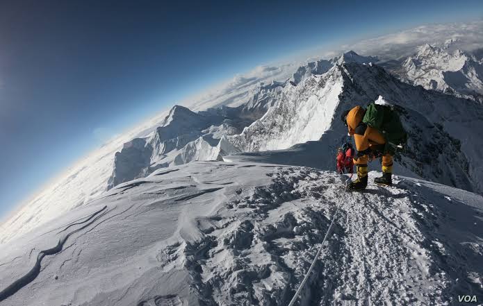 सगरमाथामा १६ वर्षे नेपाली ठिटोले गरे यस्तो कमाल, बन्न सक्छ विश्व किर्तीमान