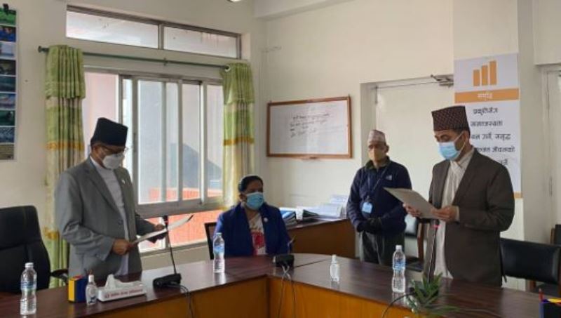 देवकाटाले लिए राष्ट्रियसभा सदस्यको सपथ, संविधानलाई सिध्याउने खेल भएको दावी