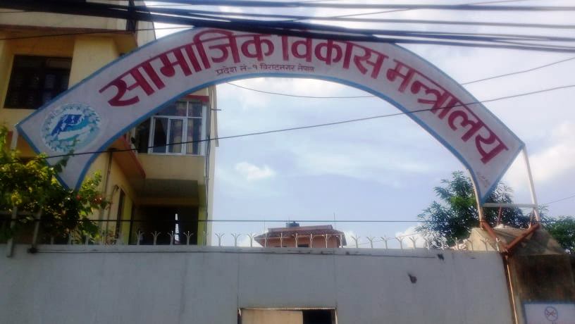 सामाजिक विकास मन्त्रीले पठाइन गृह जिल्लामा स्वास्थ्य सामाग्री