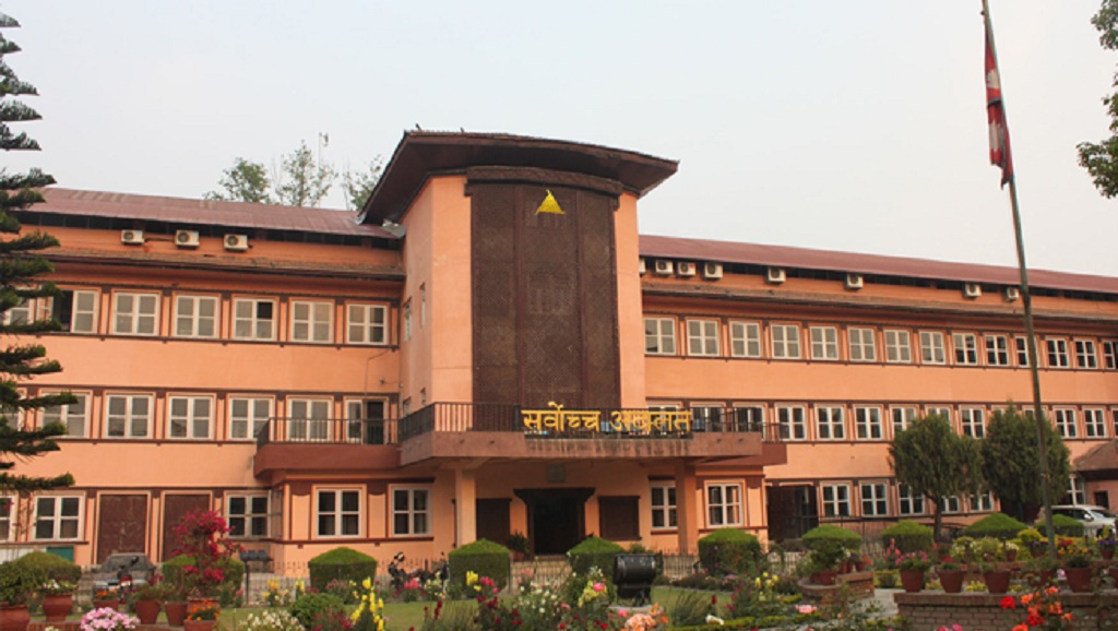 सर्वोच्चले भन्यो, ‘अक्सिजन आपूर्ति सहज बनाउ, साधनयुक्त अस्पताल सञ्चालनमा ल्याउ’