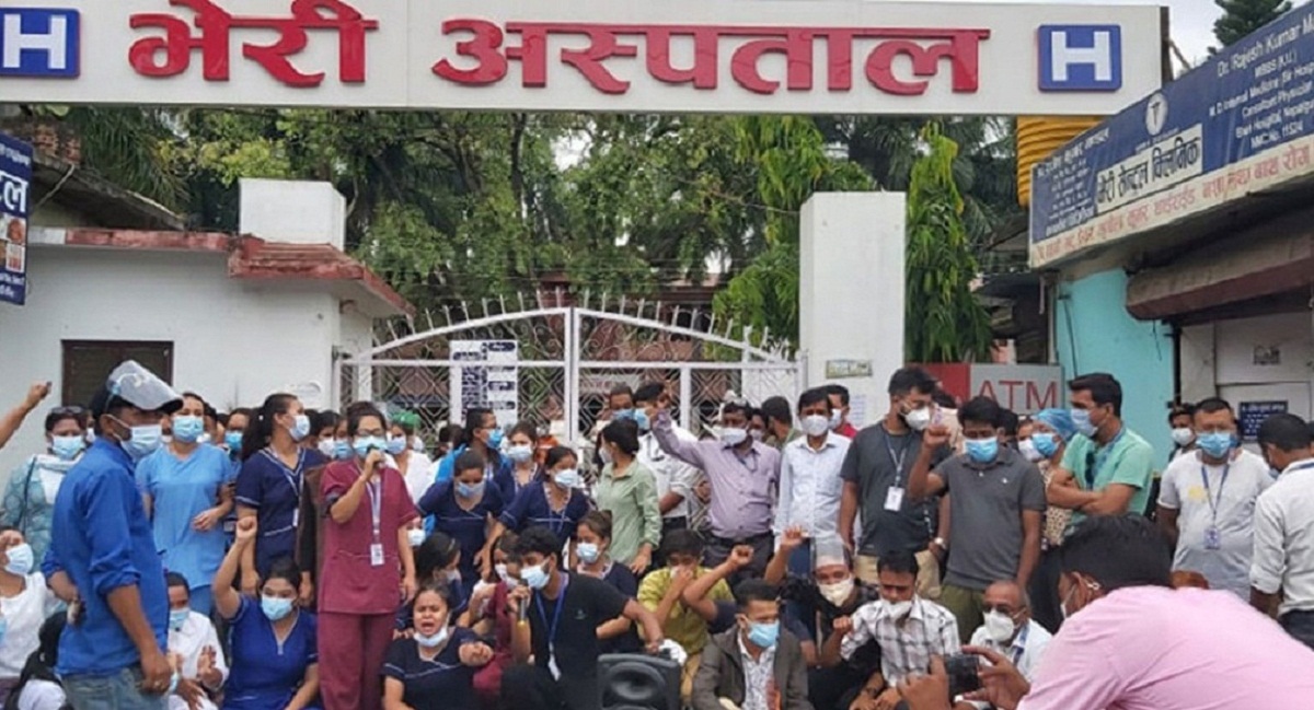 स्वास्थ्यकर्मीमाथिको कुटपिट प्रकरण : प्रतिवेदनले औल्यायो अस्पतालकै कमजोरी