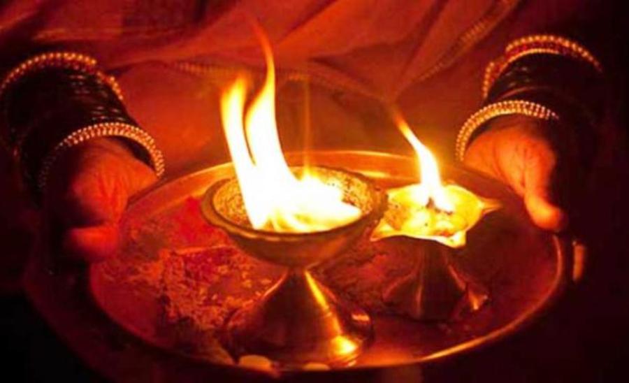 कोरोना सङ्क्रमितको स्वास्थ्यलाभ गर्दै १०८ मन्दिरमा दीप प्रज्वलन