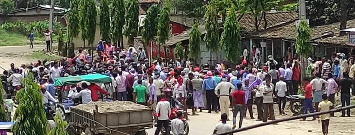 रौतहटको मौलापुरमा झडप, प्रहरीद्वारा अश्रुग्यास प्रहार