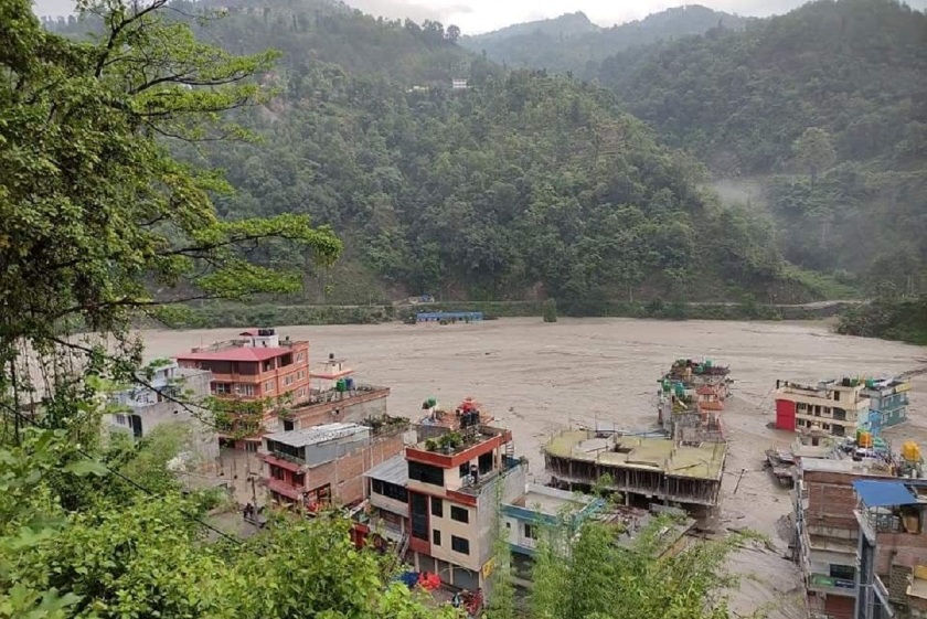 हेलम्बुमा मेलम्चीकाे बाढीले बगाएका ७ जनाको शव भेटियो, हराइरहेकाको खोजी जारी