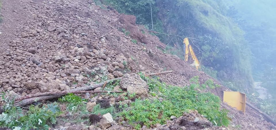 अविरल वर्षाका कारण नवलपरासीमा पहिरो खस्दा तीन बेपत्ता, एकको उद्धार