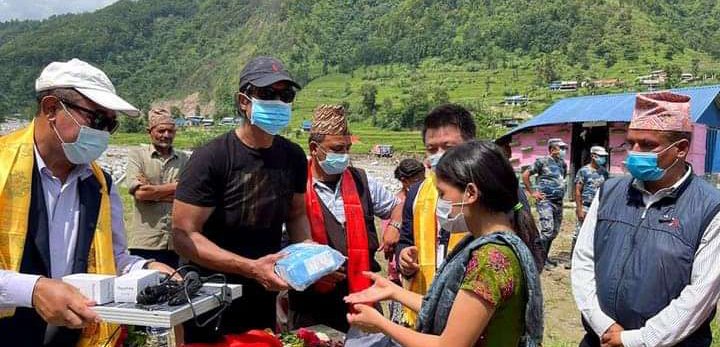 राजेश हमालले बाँडे हेलम्बूमा राहत