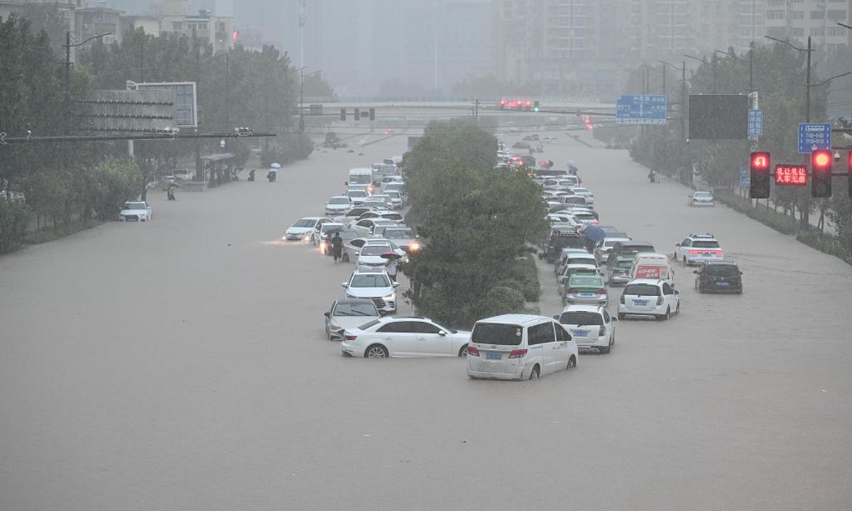 चीनमा ६० वर्षयताकै भीषण वर्षा र बाढी, १२ जनाको मृत्यु, १ लाख जनाको उद्धार