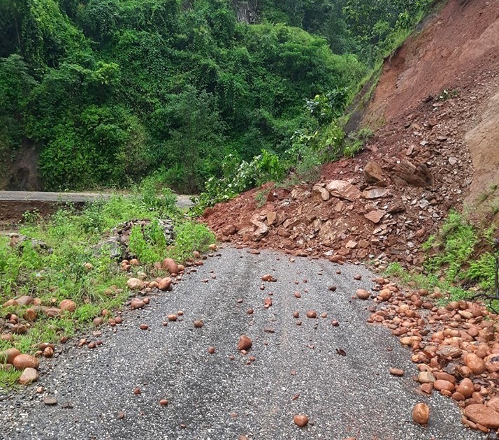 सुक्खा पहिरो बग्न थालेपछि कर्णाली नदी खतरामा