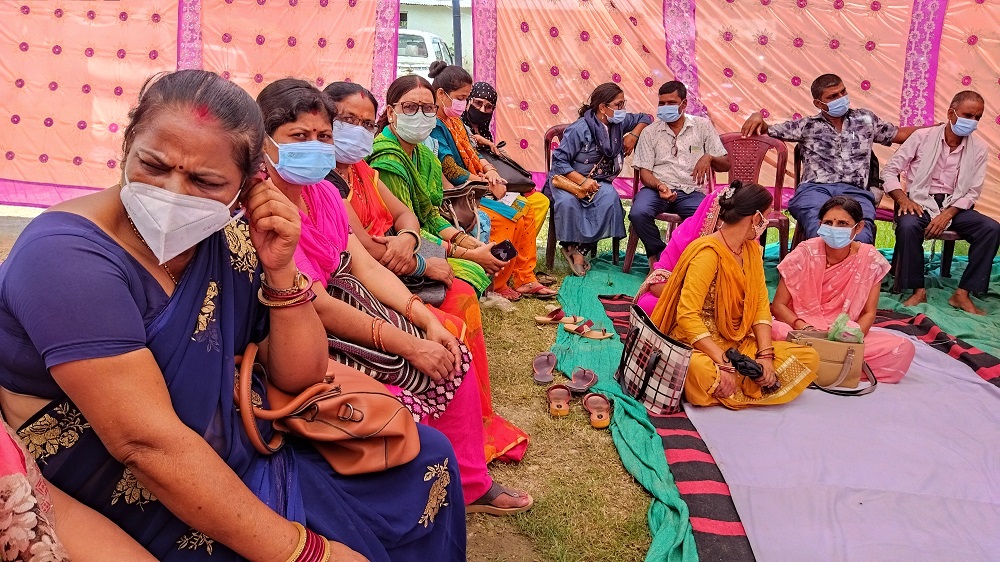 कोरोनाविरुद्धको खोप माग्दै धनुषाका शिक्षक धर्नामा
