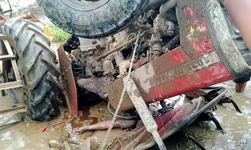 ट्र्याक्टर पल्टिँदा चालकको मृत्यु