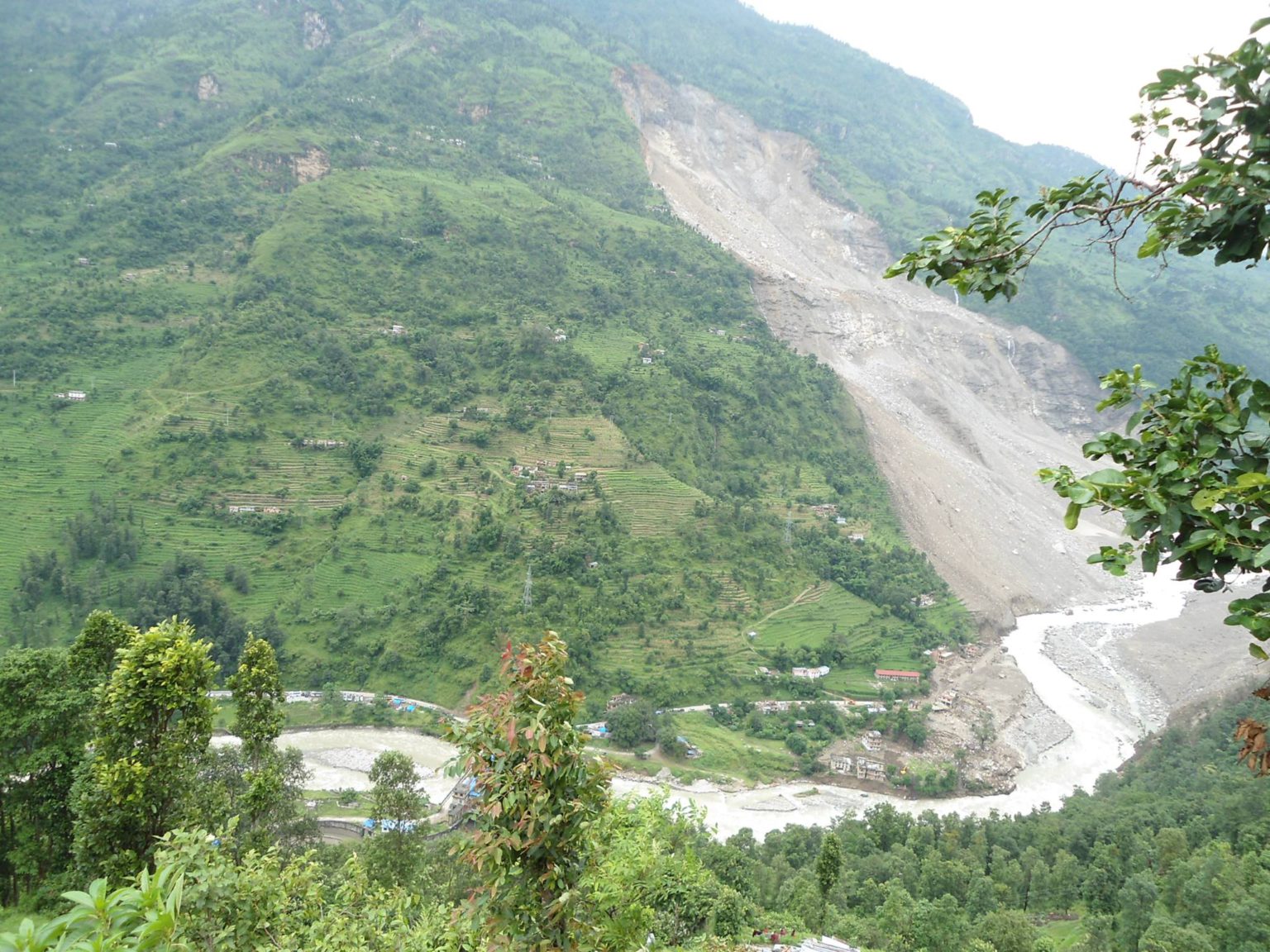 सिन्धुपाल्चोकमा ३४ घर पहिरोको जोखिममा