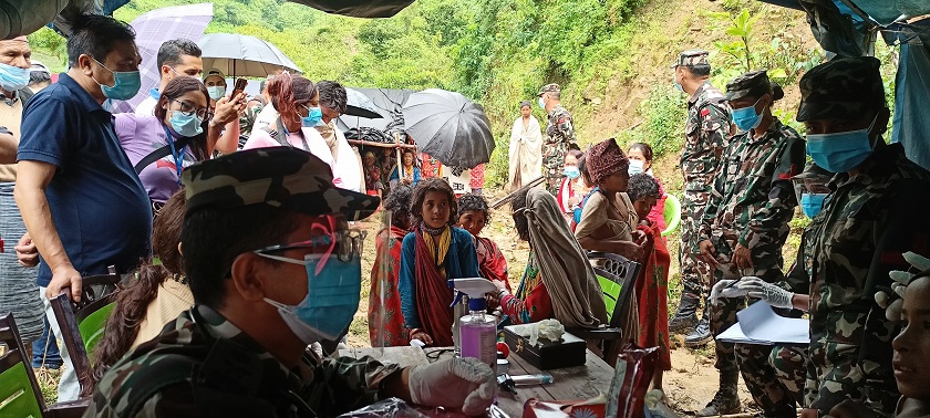 बस्तीमै स्वास्थ्य  शिविरपछि राउटे खुशी