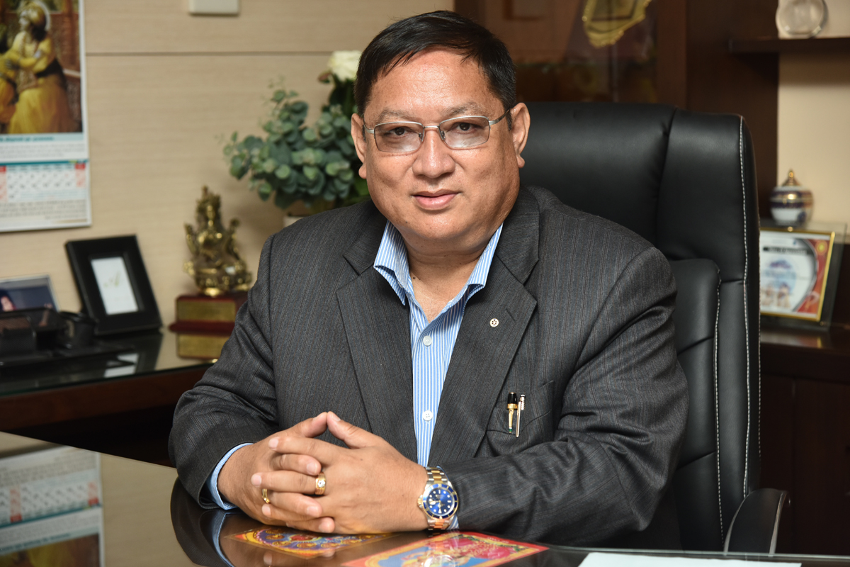 स्वास्थ्य राज्यमन्त्रीले सरकारी सुविधा नलिने