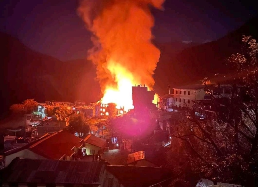 मुगुको गमगढी बजारमा आगलागी ,२१ घर जलेर नष्ट