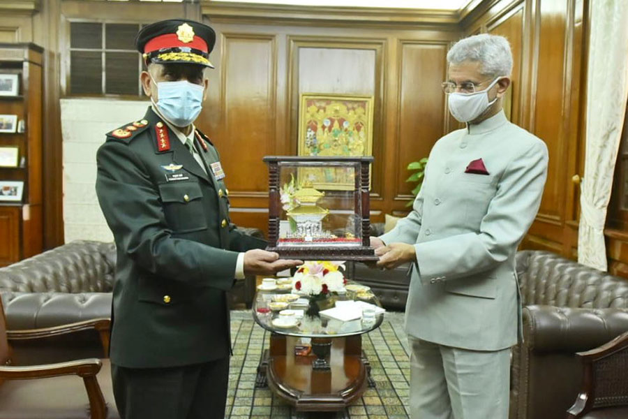 प्रधानसेनापती शर्मा ‍र भारतीय विदेशमन्त्री सिंहबीच भेटवार्ता