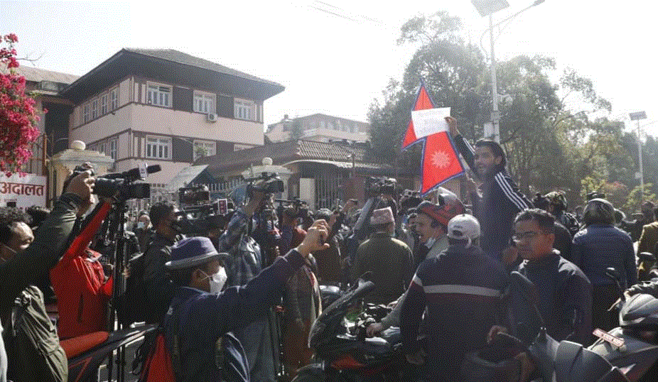 प्रधानन्यायाधीशको समर्थनमा नाराबाजी गर्नेहरु पक्राउ