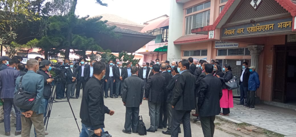 शुक्रबार सम्पूर्ण बेन्च बहिष्कार गर्ने कानुन व्यवसायीको घोषणा