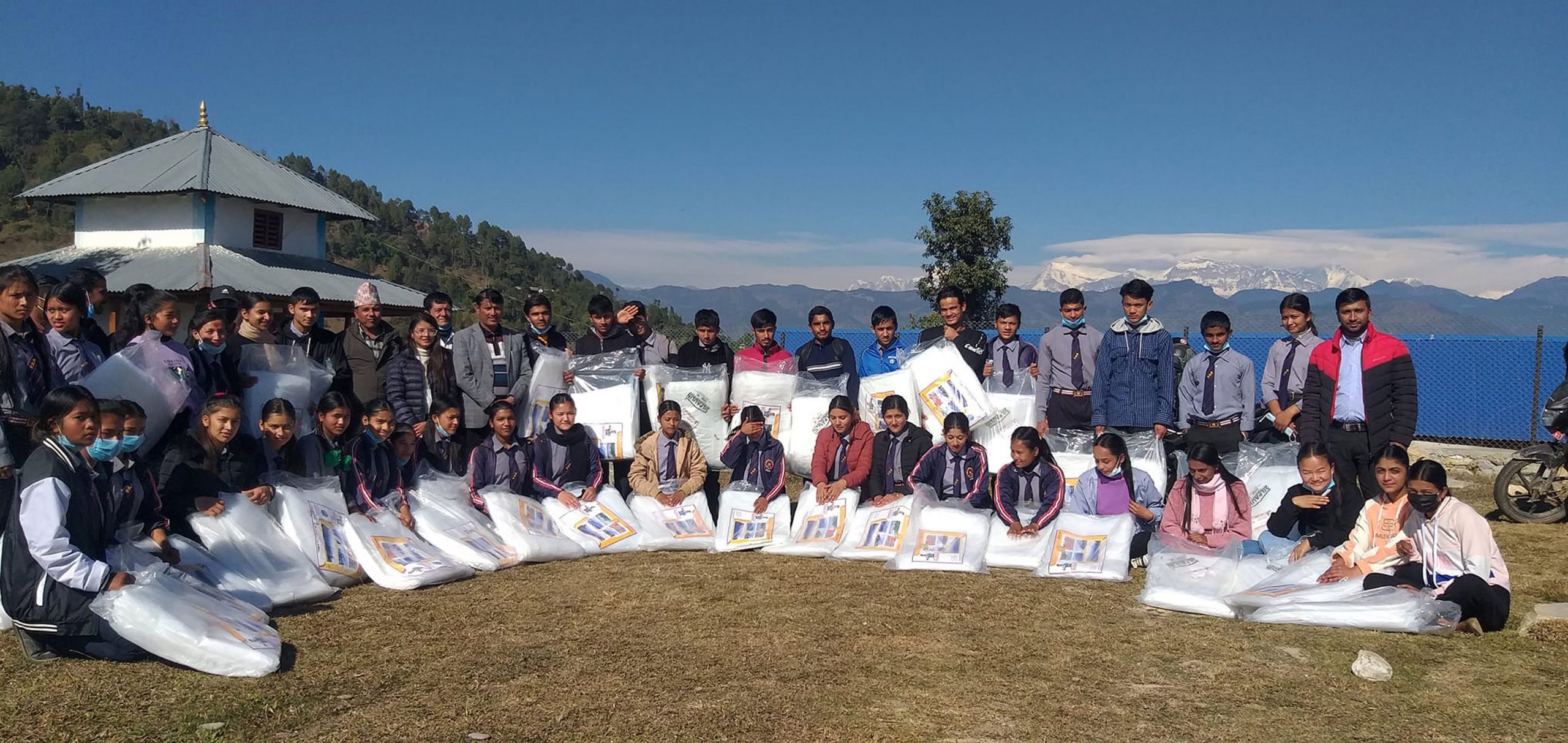 बालिविज्ञानका विद्यार्थीलाई टनेल वितरण