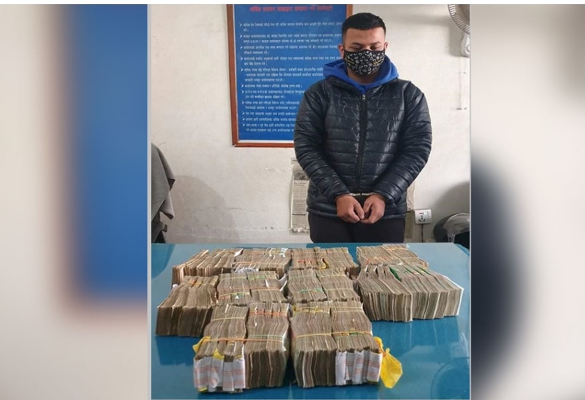 काठमाडौंको एक कपडा पसलबाट श्रोत नखुलेको ६९ लाख सहित एकजना पक्राउ