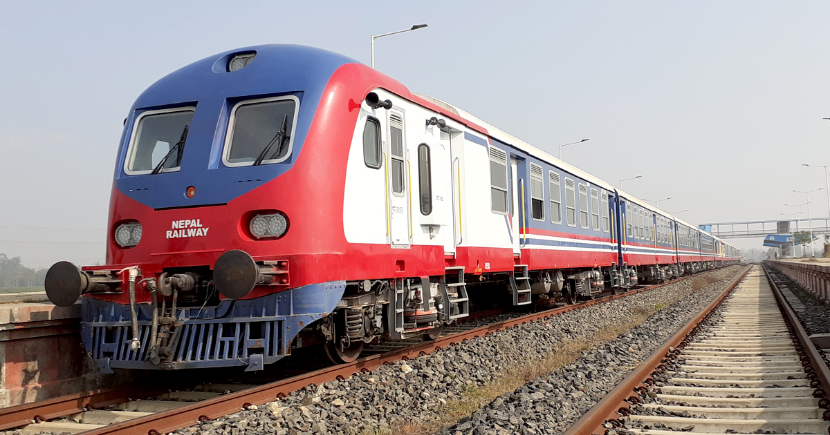 रेल्वेमा पुराना कर्मचारी हटाएर नयाँ भर्ना गरेपछि विवाद सुरु