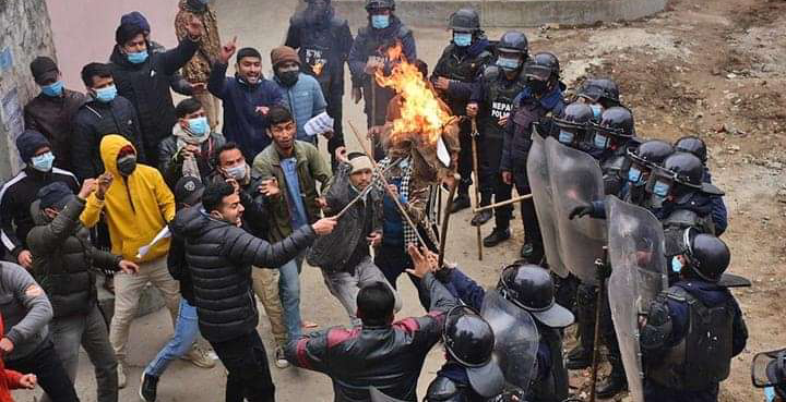 प्रधानमन्त्री देउवाको पुत्ला दहन