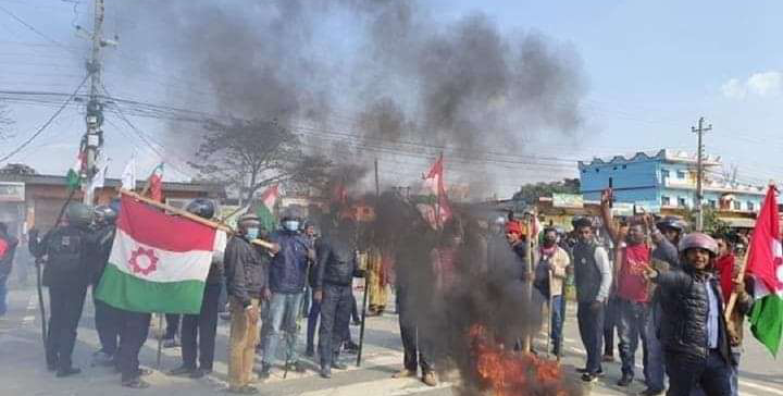 सिके राउतको कार्यकर्ता र प्रहरीबीच झडप हुँदा २ राउण्ड अश्रुग्यास प्रहार