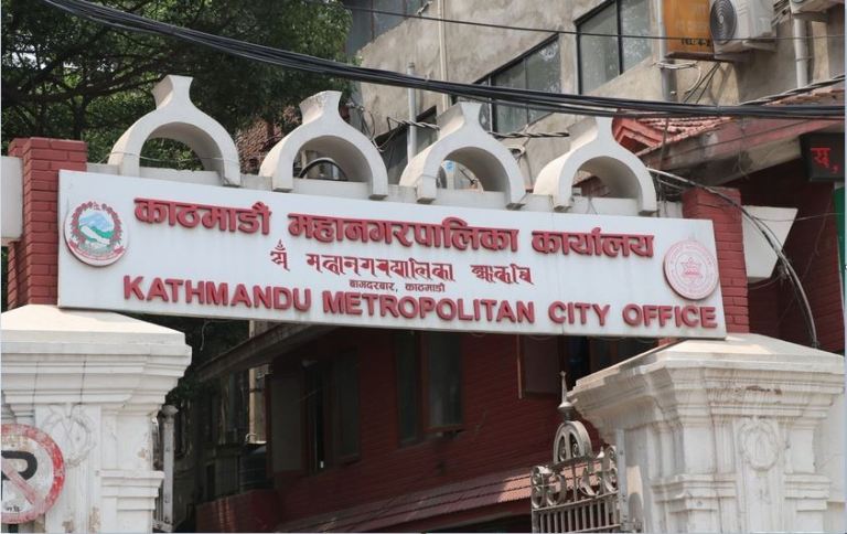 महामारीमा सञ्चालित निजी विद्यालयलाई कारबाही गर्ने महानगरकाे चेतावनी
