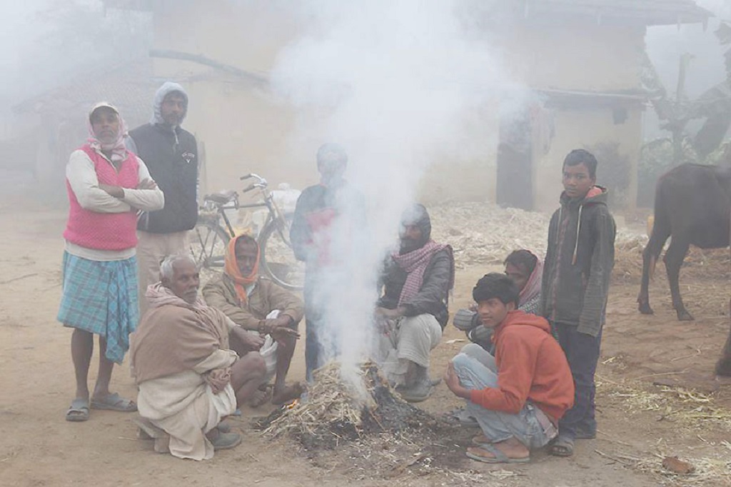 चार दिनदेखि अत्यधिक बढेको चिसोले मधेश प्रदेशको जनजीवन प्रभावित