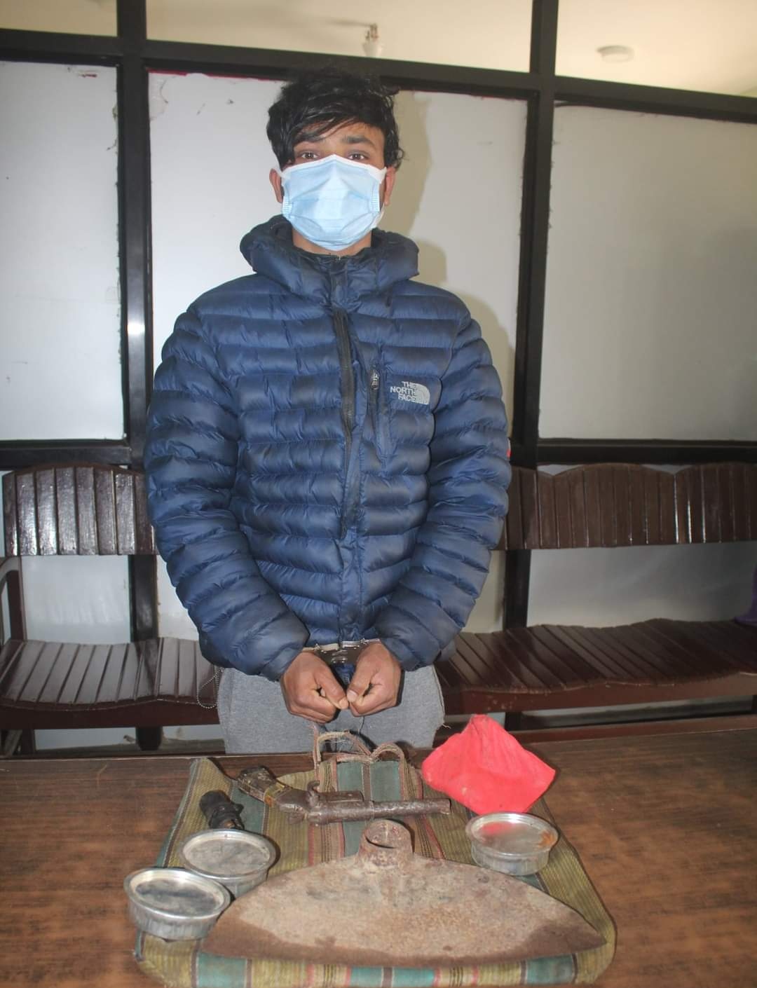 झापामा कटुवा पेस्तोल सहित एकजना पक्राउ