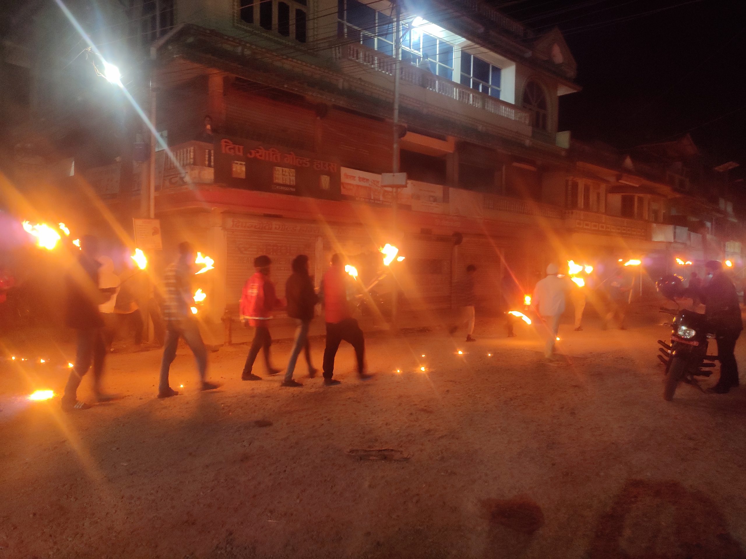 गौरादहमा एमसीसी बिरुद्ध विप्लव नेकपाले गर्यो मसाल जुलुस