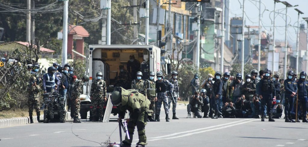 संसद भवन अगाडि भेटिएको शंकास्पद वस्तु कागज र इँँटा