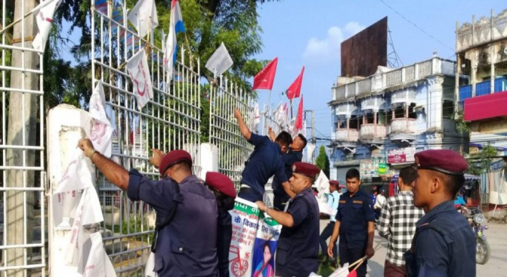 आचारसंहिता विपरीतका​​​​​​​ प्रचार साम्रगी हटाइयो