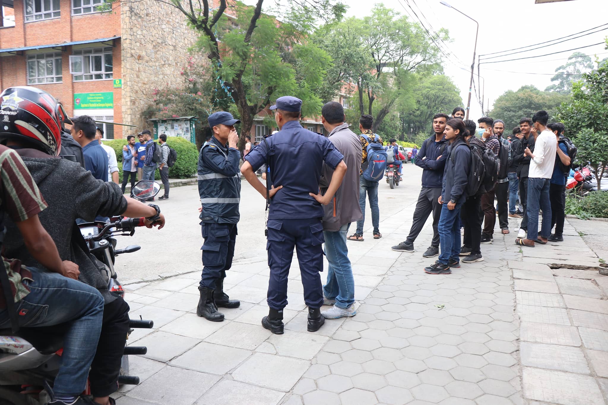 पुल्चोक इन्जिनियरिङ्ग क्याम्पसमा दुई समूहबीच विवाद,  प्रहरी परिचालन