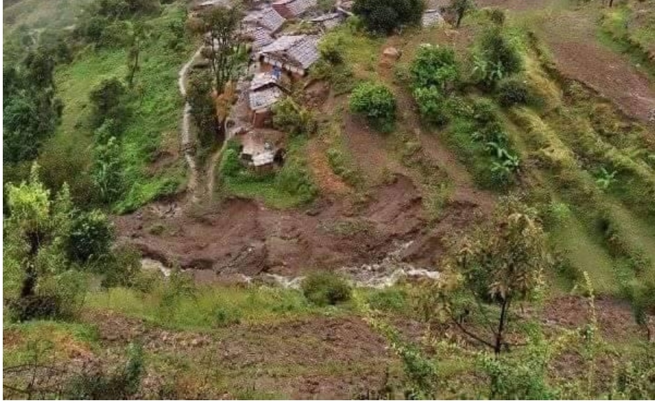 ताप्लेजुङमा पहिरोले घर बगाउँदा सासु–बुहारी बेपत्ता