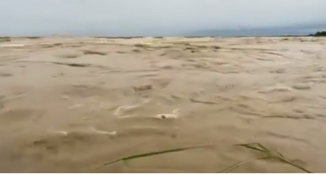 रतुवा खोलाको बाढी बस्तीमा पस्यो
