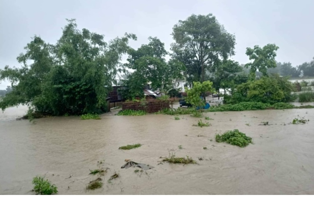 झापा र मोरङमा बाढी, ५ सय जना विस्थापित