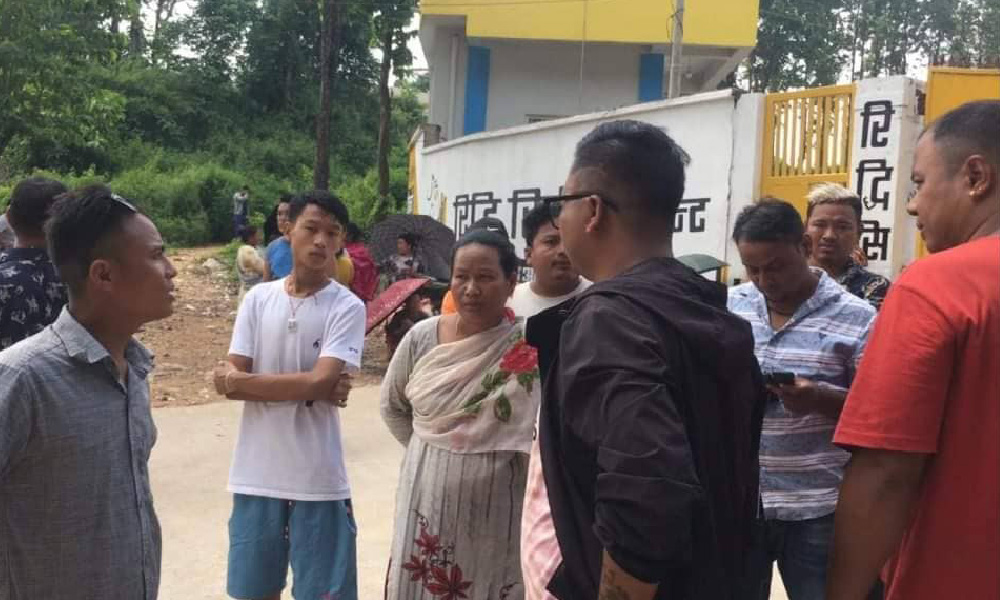 हेटौंडाको रिद्धिसिद्धि सिमेन्ट उद्योगमा स्थानीयले लगाए ताला