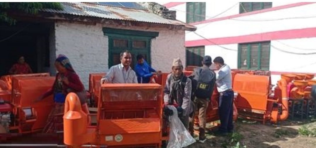 कृषकलाई आधुनिक प्रविधिका यन्त्र वितरण