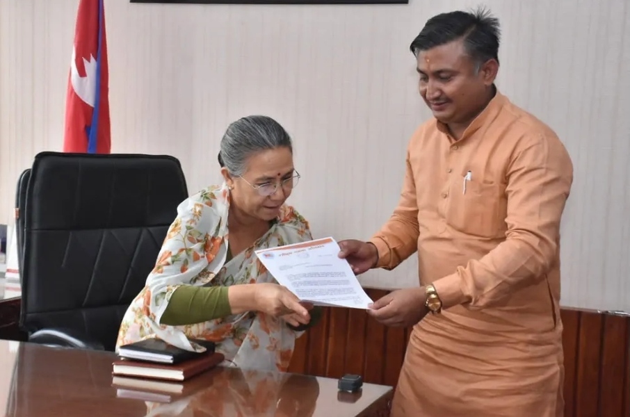 चीनले कब्जा गरेको भूमि फिर्ताको माग गर्दै मन्त्रीलाई ज्ञापन पत्र