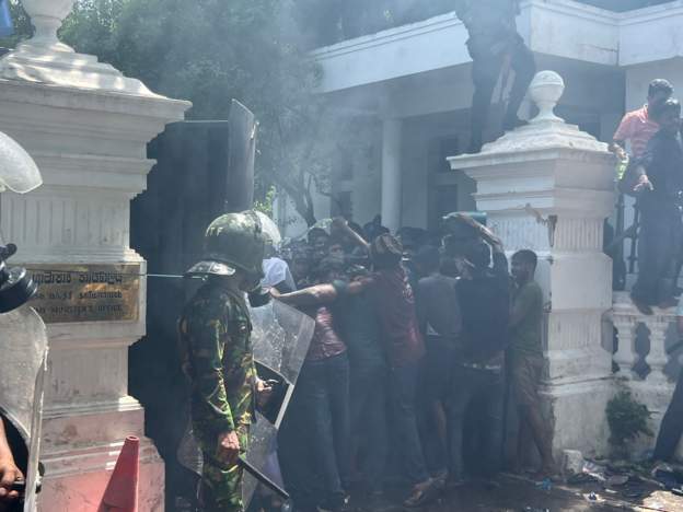 श्रीलंकामा हिंसात्मक प्रदर्शनः १ जनाको मृत्यु, कम्तीमा ८४ घाइते