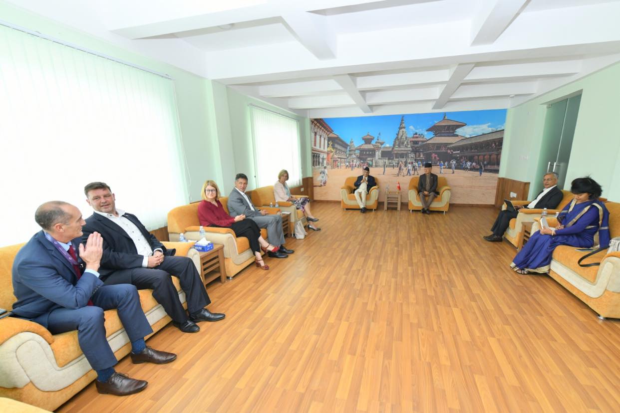 संक्रमणकालीन न्यायसम्बन्धी ऐनलाई लिएर पश्चिमा देशका राजदूतले भेटे ओलीलाई