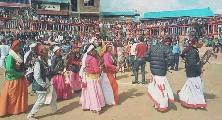 आध्यात्मिक ज्ञान आर्जन गर्न धामीझाँक्री गुफा बस्छन्