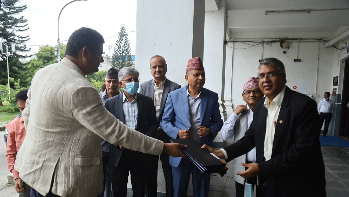 प्रतिनिधि र प्रदेशसभा निर्वाचनका लागि एमालेले गरायो दल दर्ता