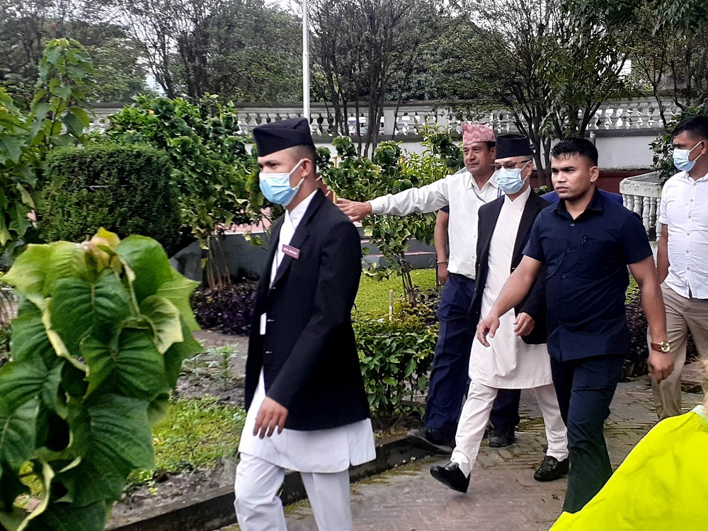 बयान दिन पुगेका निलम्बित प्रधानन्यायाधीश जबरा डेढ घण्टादेखि कुरेको कुर्यै