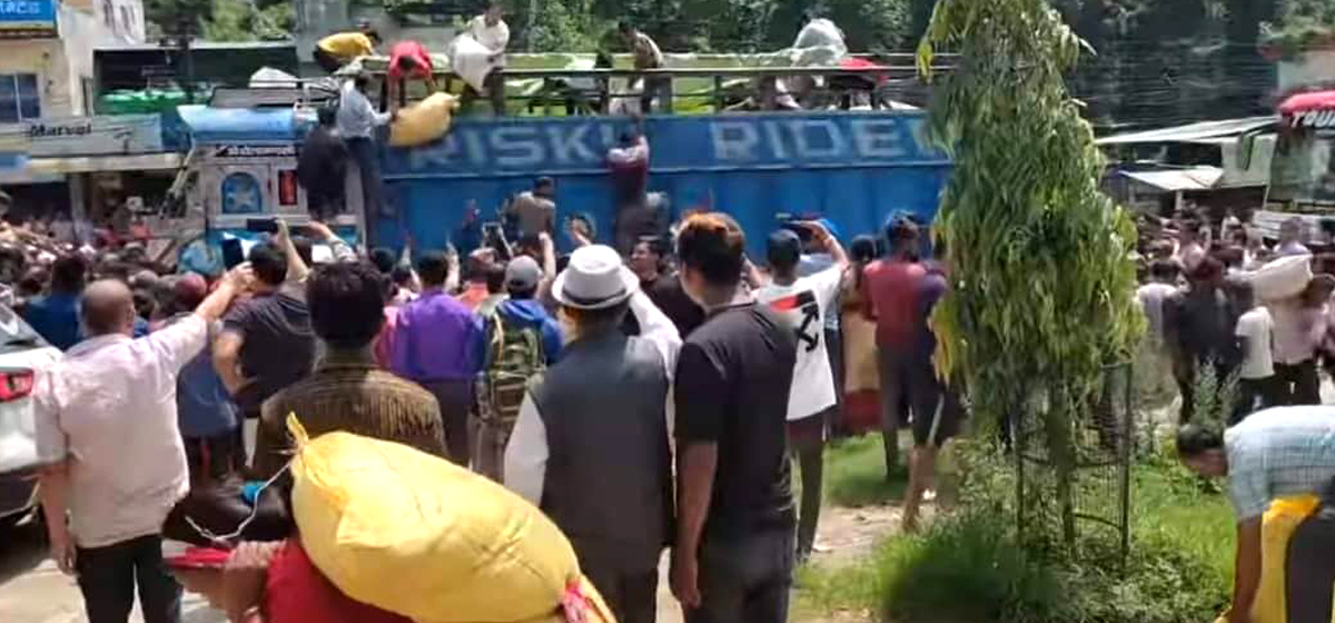 पर्साका किसानद्वारा दुई ट्रक मल कब्जा