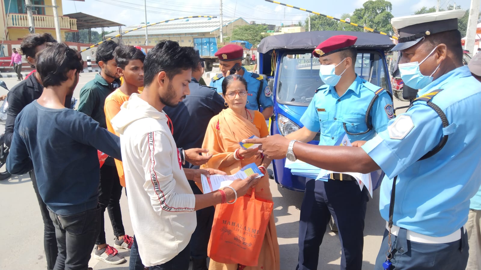 आत्महत्या रोकथाम तथा न्युनिकरणका लागी पर्चा पम्प्लेट बितरण