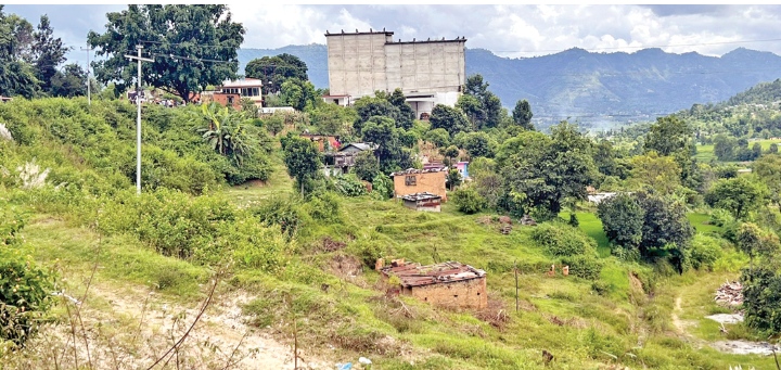 करोडौँको चरिचरन जग्गा व्यक्तिको नाममा