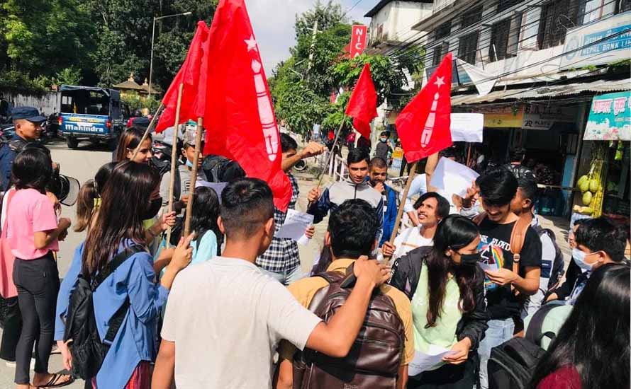 राष्ट्रपतिको समर्थनमा काठमाण्डौंमा प्रदर्शन