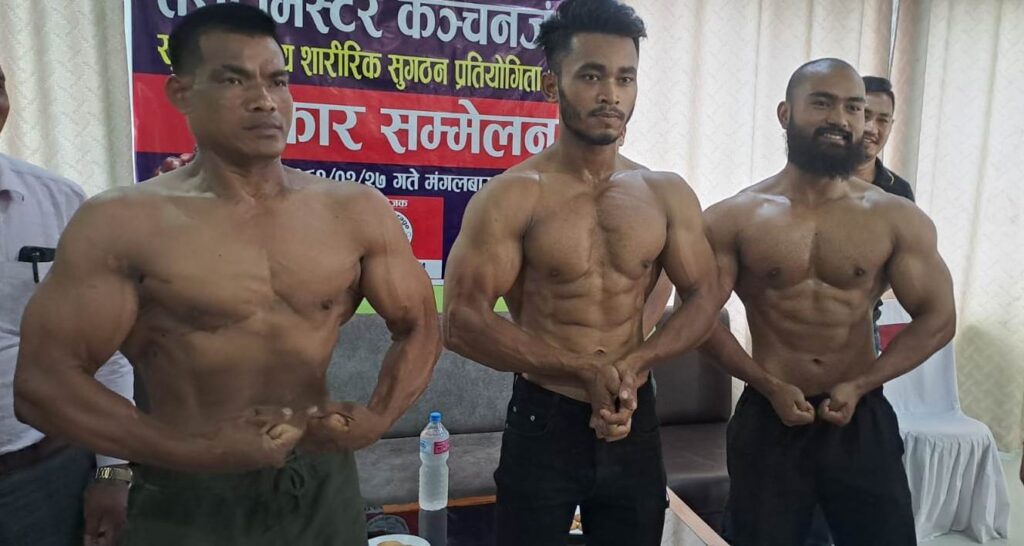 झापाका ३ जना राजवंशी बडी बिल्डरलाई  सम्मान