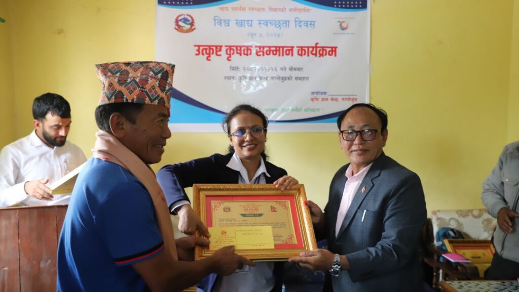 ताप्लेजुङलका उत्कृष्ट ९ कृषकहरू सम्मानित